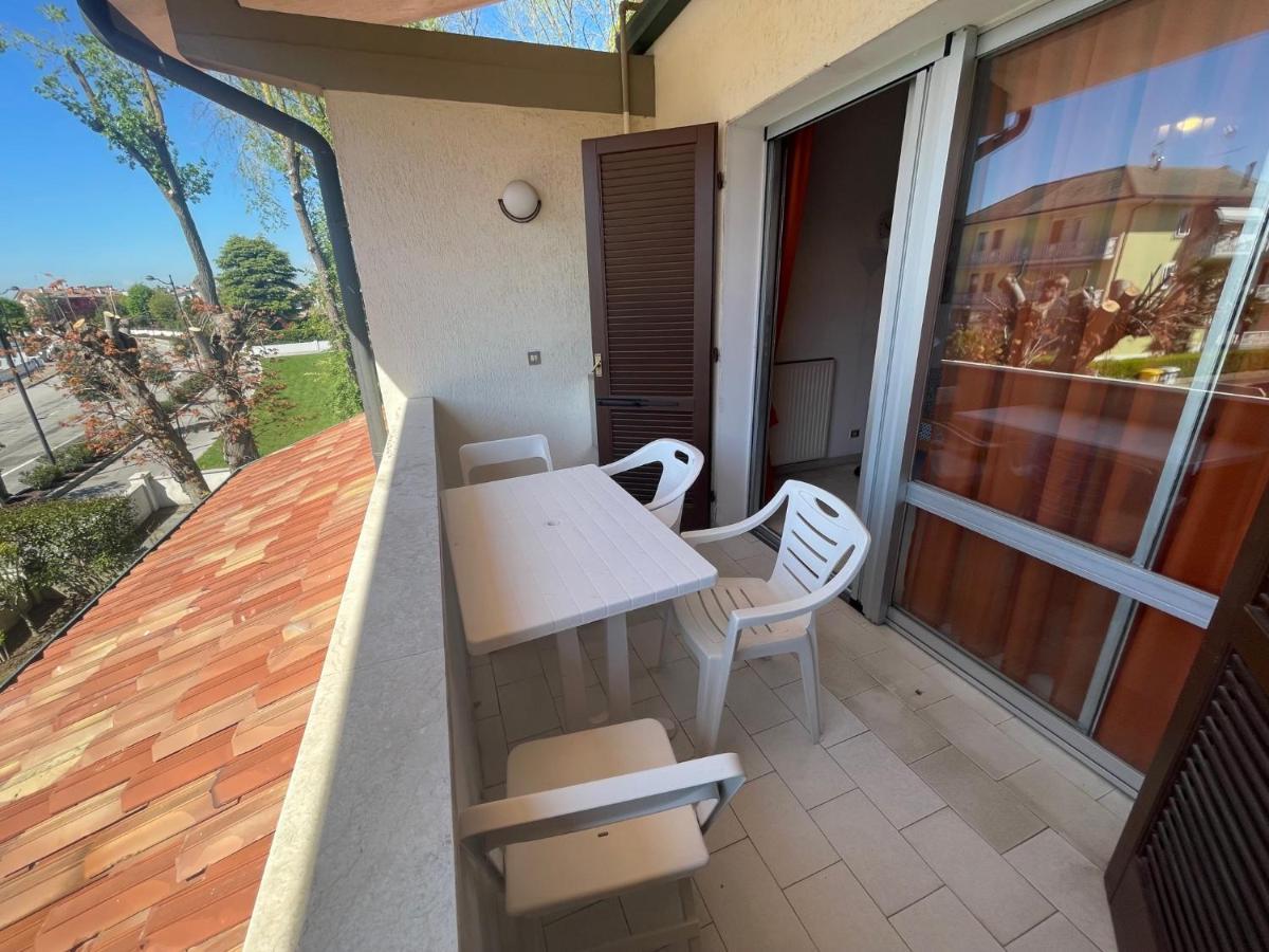 Vega Bilocale Con Piscina E Terrazza Apartment Caorle Exterior photo